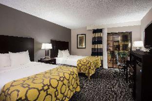 Queen Room with Two Queen Beds and Bath Tub - Mobility Accessible/Non-Smoking interior