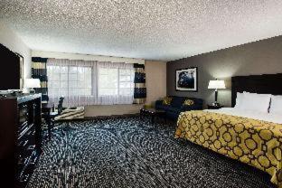 Queen Room with Two Queen Beds and Pool View - Non-Smoking interior